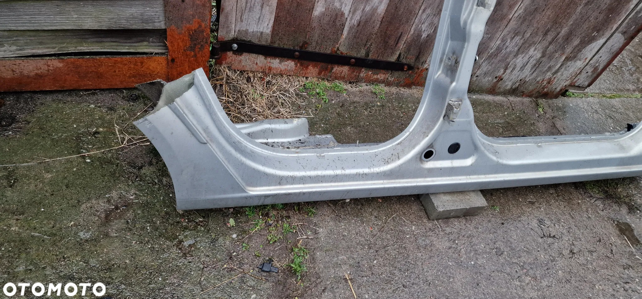 PRÓG PRAWY/LEWY  OPEL ASTRA H HB - 6