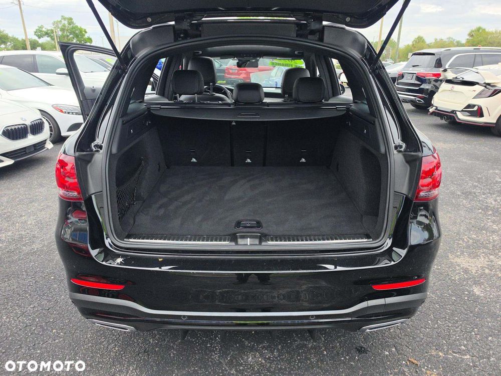Mercedes-Benz GLC 300 4Matic 9G-TRONIC AMG Line - 5