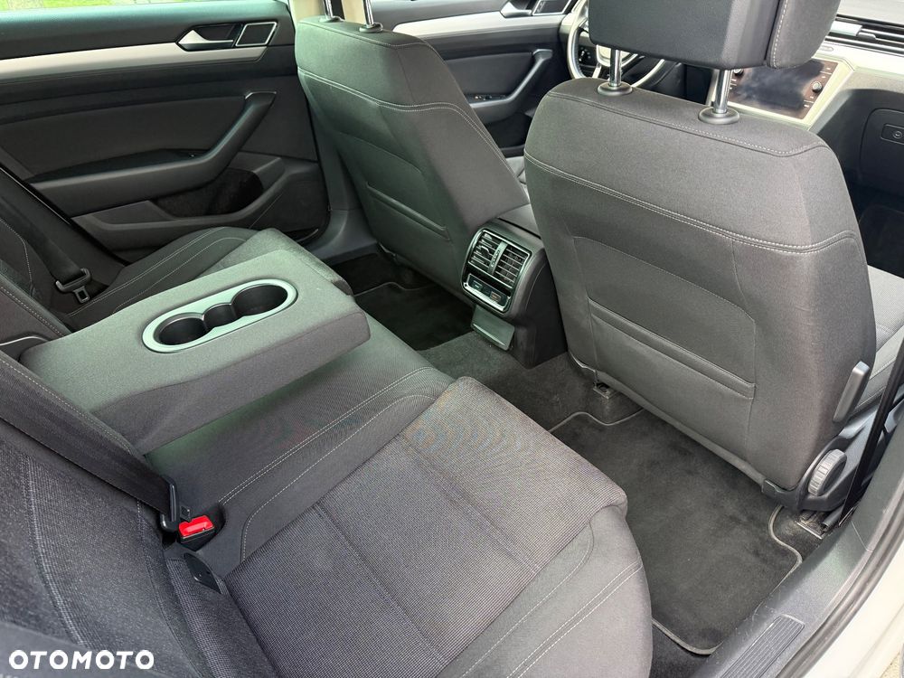 Volkswagen Passat - 9