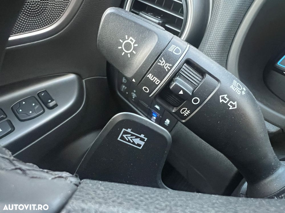 Hyundai KONA Select - 26