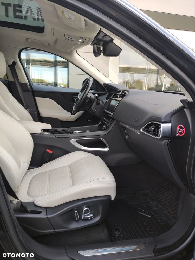 Jaguar F-Pace - 17