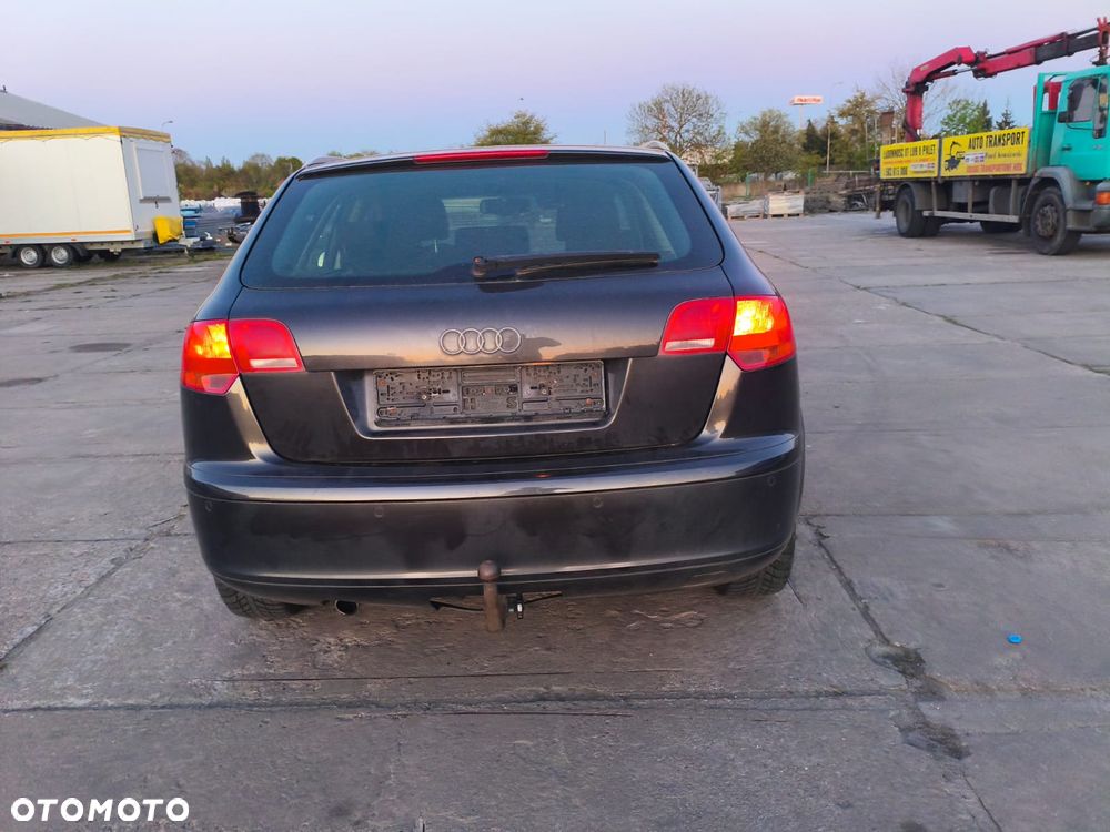 Audi A3 Sportback 1.6 FSI Ambiente - 5