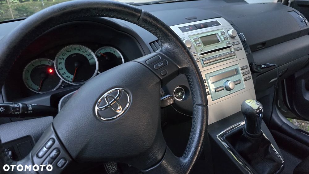 Toyota Corolla Verso 2.2 D-4D - 15