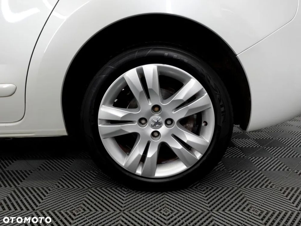 Peugeot 5008 2.0 HDi Premium + - 30