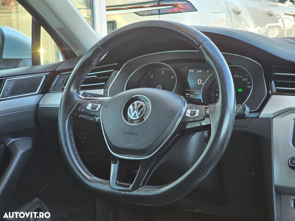 Volkswagen Passat - 19