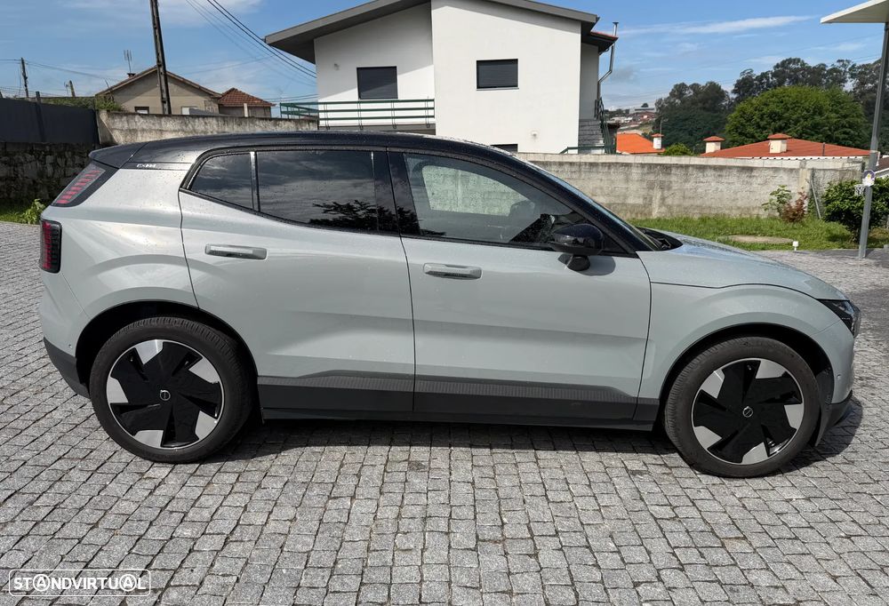 Volvo EX30 Single Motor Extended Range RWD Ultra - 1