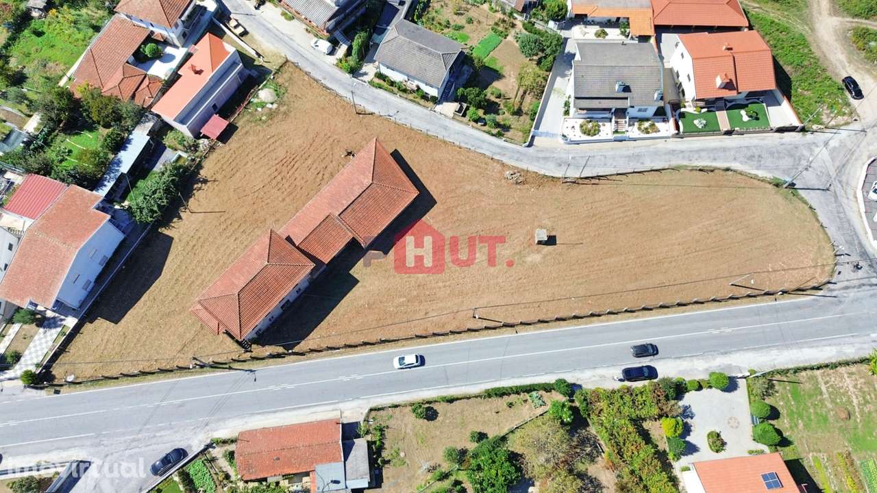 Oportunidade Única em Lousada – Moradia T5 em Pedra para Restauro! - Grande imagem: 3/21