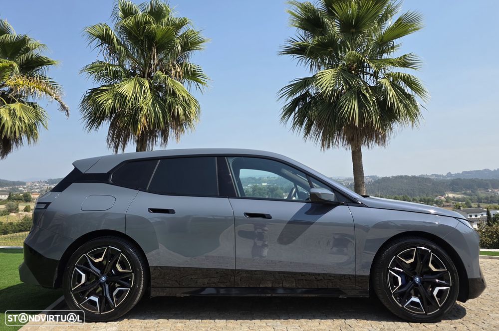BMW iX xDrive 40 Pack Desportivo - 16