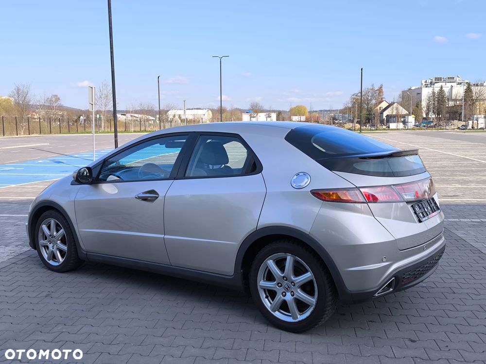 Honda Civic 1.8 Executive - 25