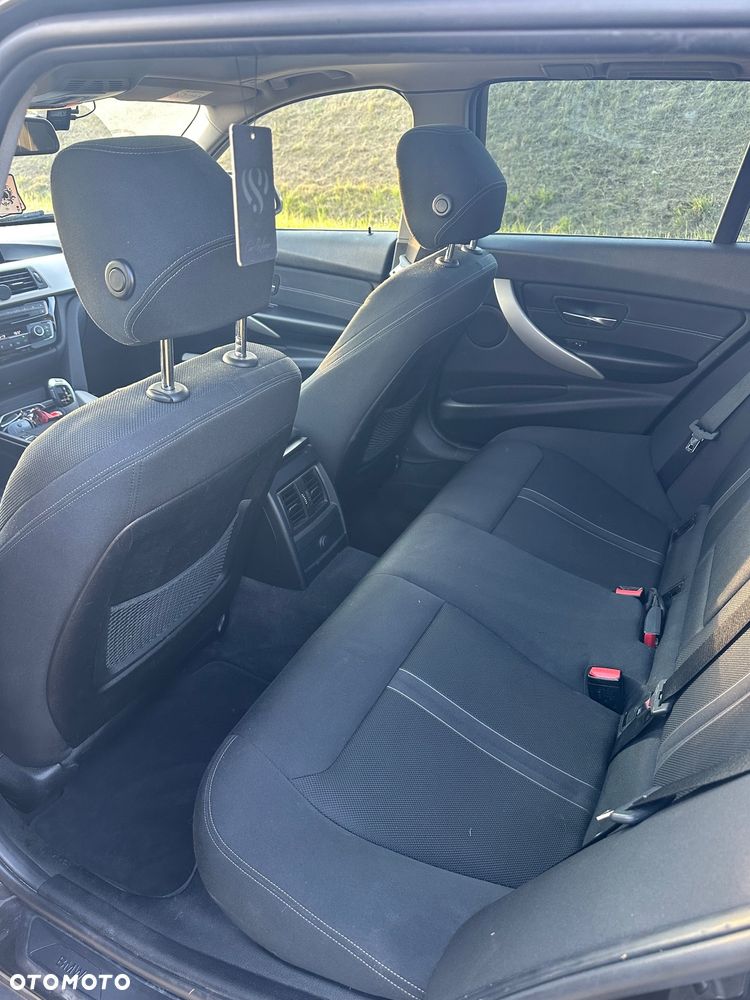 BMW Seria 3 320d M Sport - 12