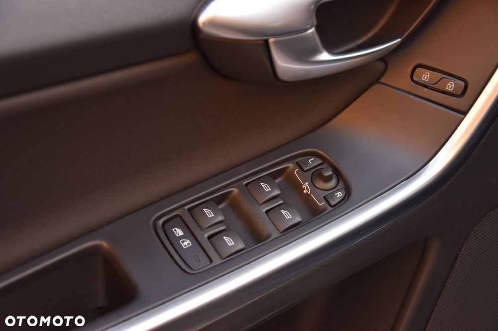 Volvo XC 60 D4 Geartronic Summum - 15