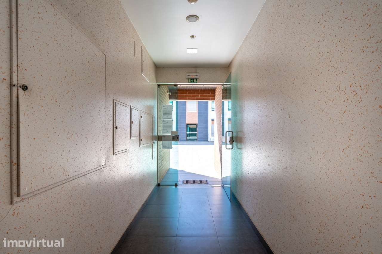 Apartamento T2 Duplex, S. Pedro da Cadeira - Grande imagem: 3/28