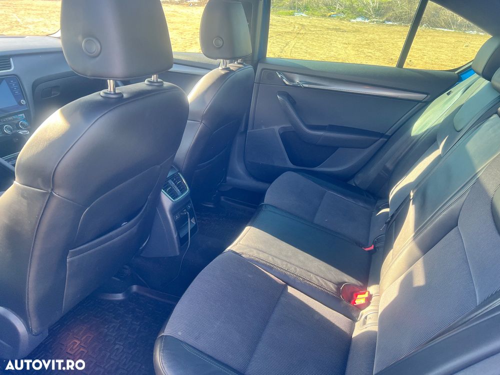 Skoda Octavia 2.0 TDI DSG 4X4 Style - 12