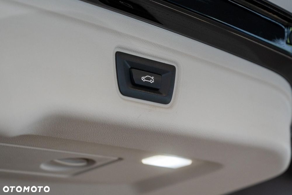 BMW Seria 3 320i Sport Line - 36