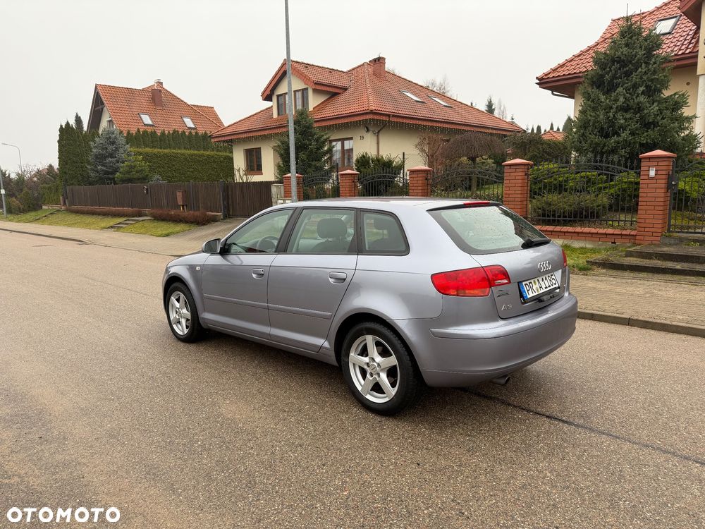 Audi A3 Sportback 1.6 FSI Ambiente - 4
