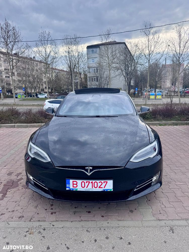 Tesla Model S - 3