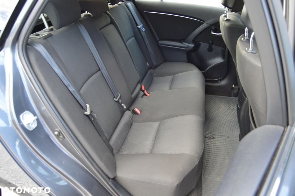 Toyota Avensis 2.0 D-4D Sol - 33