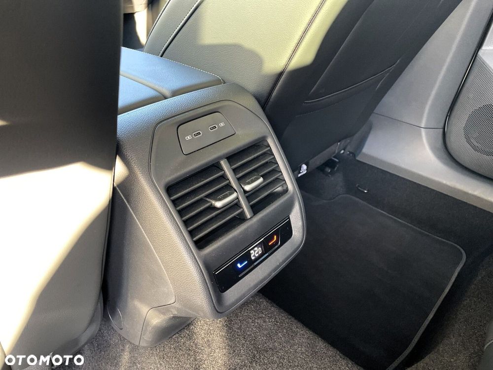 Volkswagen Passat Variant 2.0 TSI Business Plus DSG - 24