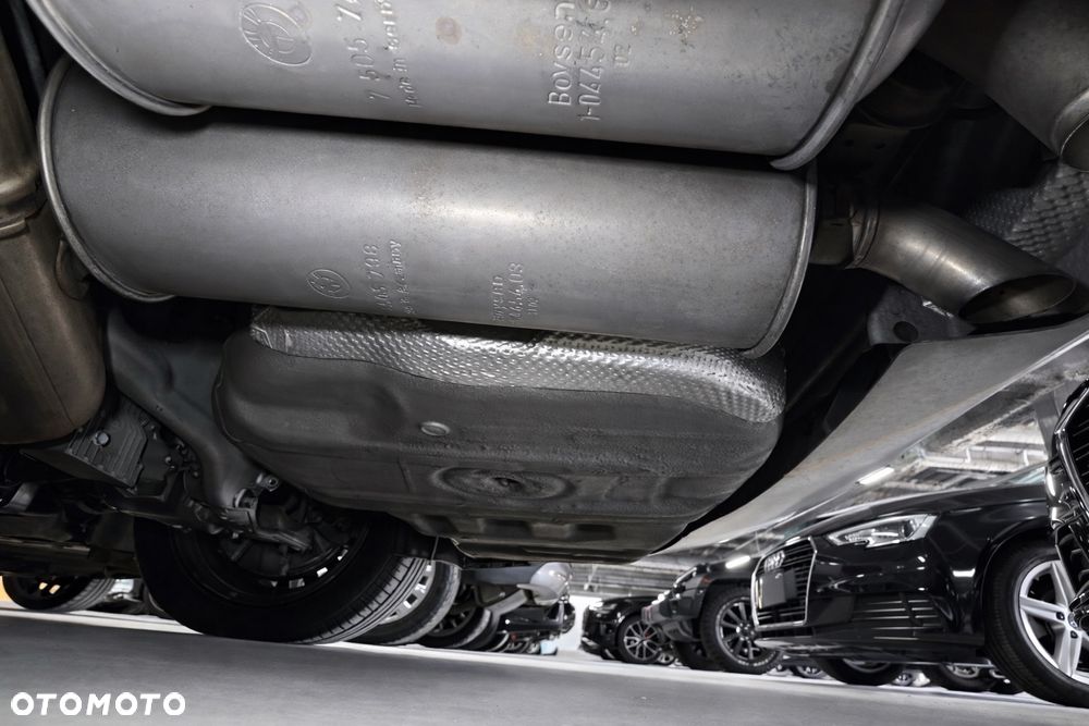 BMW Seria 7 745Li - 34