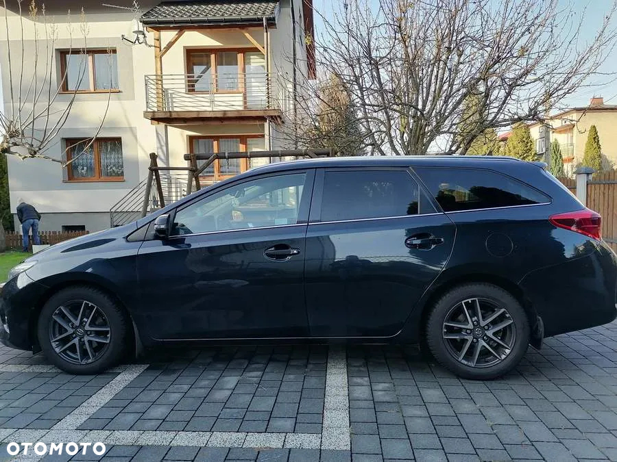 Toyota Auris 1.4 D-4D Premium + EU5 - 18