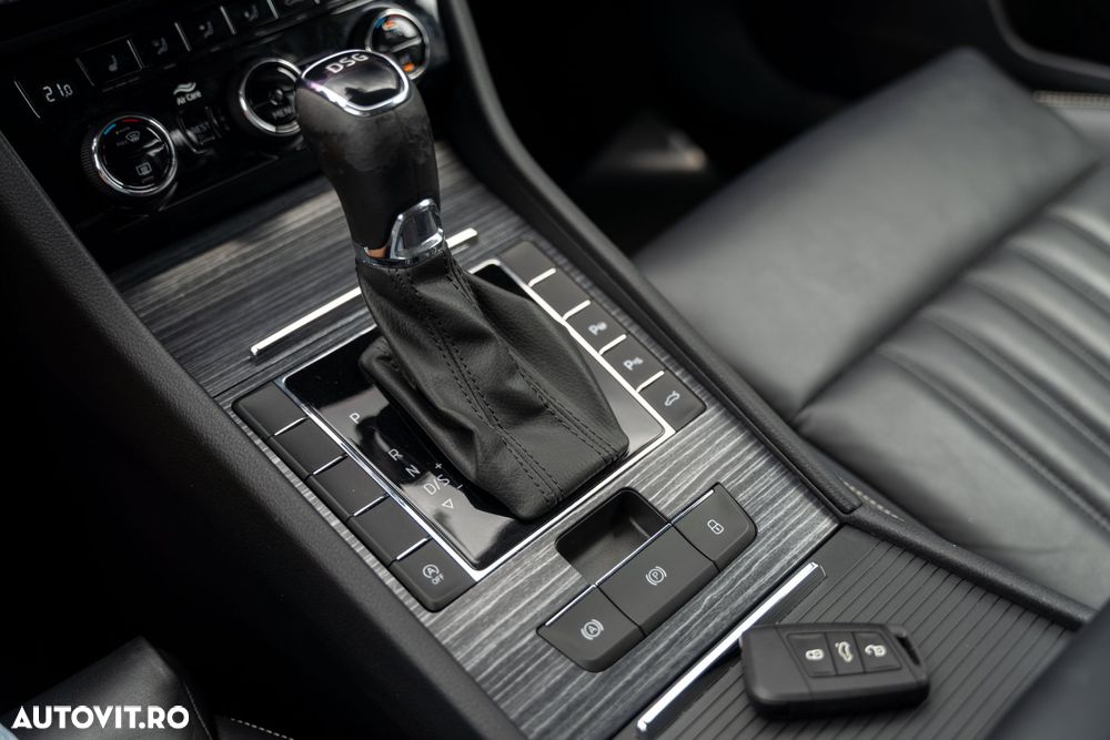 Skoda Superb 2.0 TDI DSG Sportline - 22