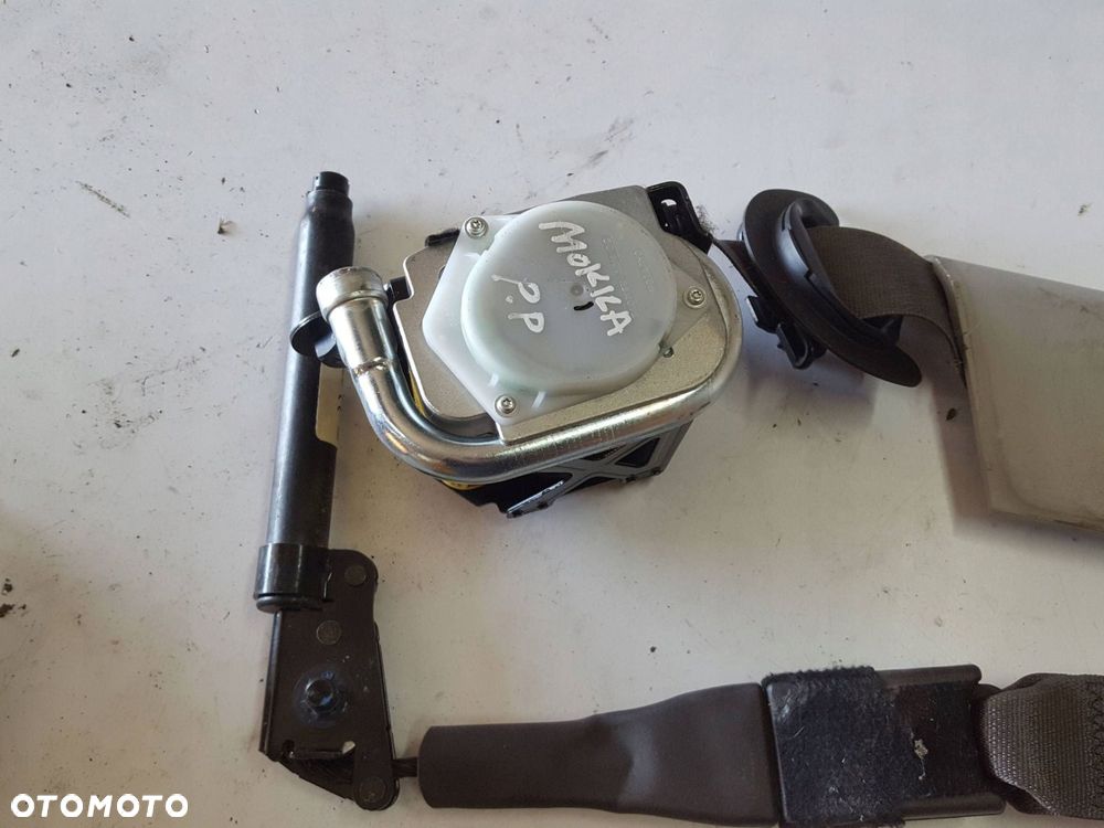 OPEL MOKKA I A 12-16r NAPINACZ PAS BEZPIECZEŃSTWA PRAWY PRZÓD BRĄZOWY - 2