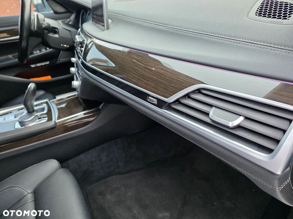 BMW Seria 7 740Li - 11