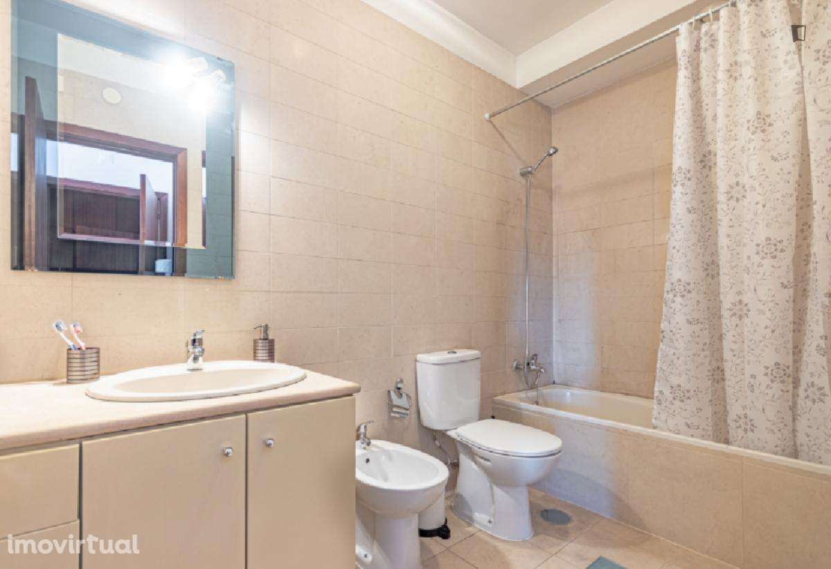 Quarto - localizado em Paranhos Porto - Grande imagem: 5/12