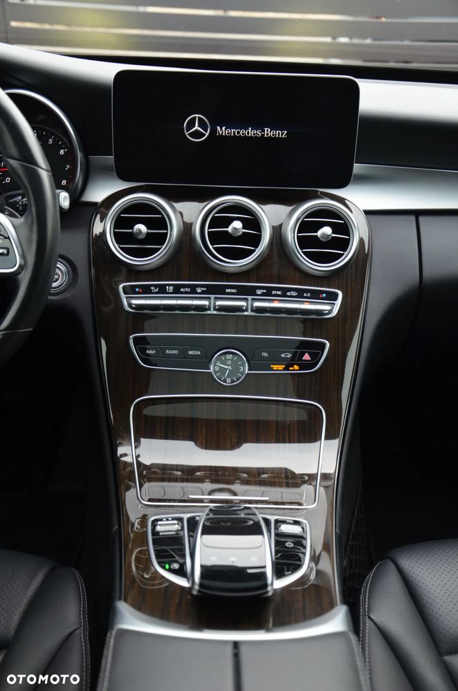 Mercedes-Benz Klasa C 300 4Matic 9G-TRONIC Exclusive - 33
