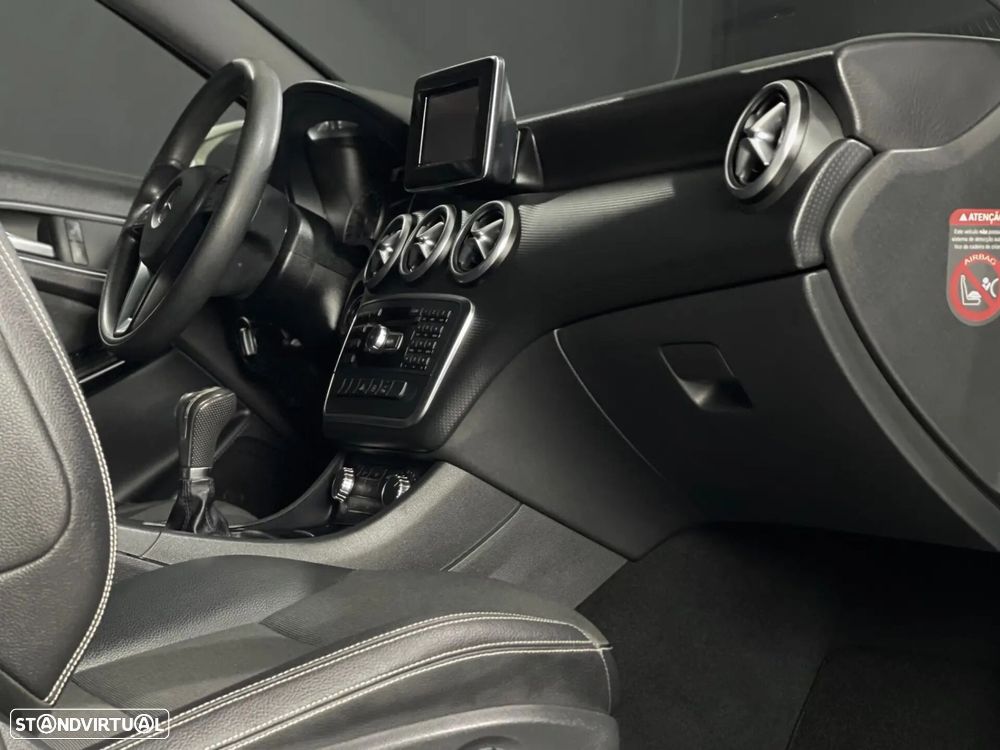 Mercedes-Benz A 180 - 4