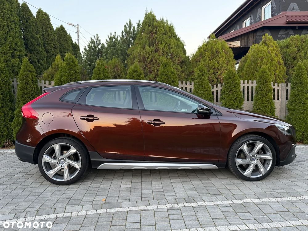 Volvo V40 Cross Country - 11