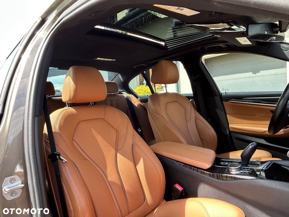 BMW Seria 5 540i xDrive Luxury Line sport - 29