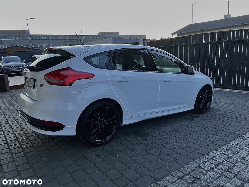 Ford Focus 2.0 EcoBoost ST-2 - 8