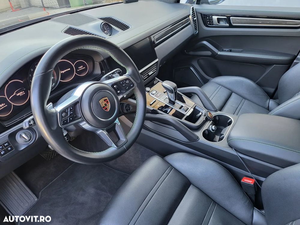 Porsche Cayenne - 21