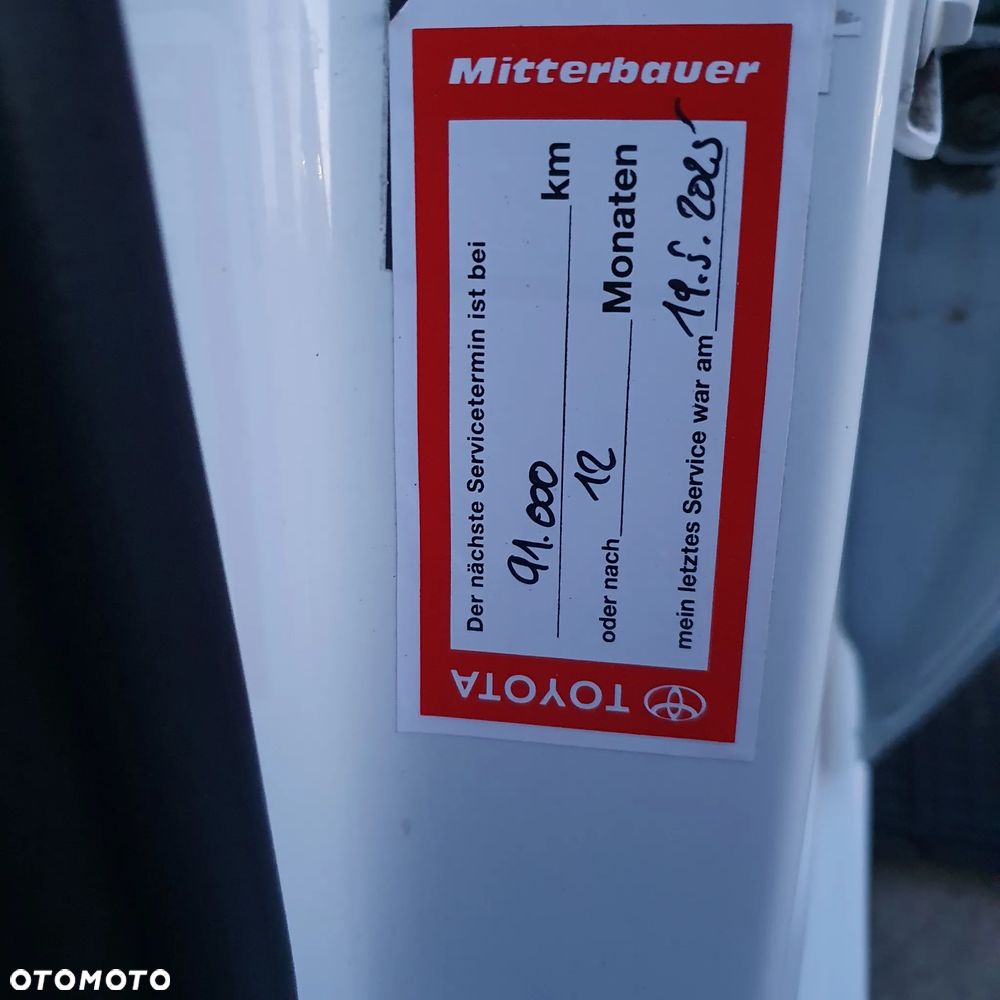 Toyota Yaris Hybrid 100 Selection Passion - 12