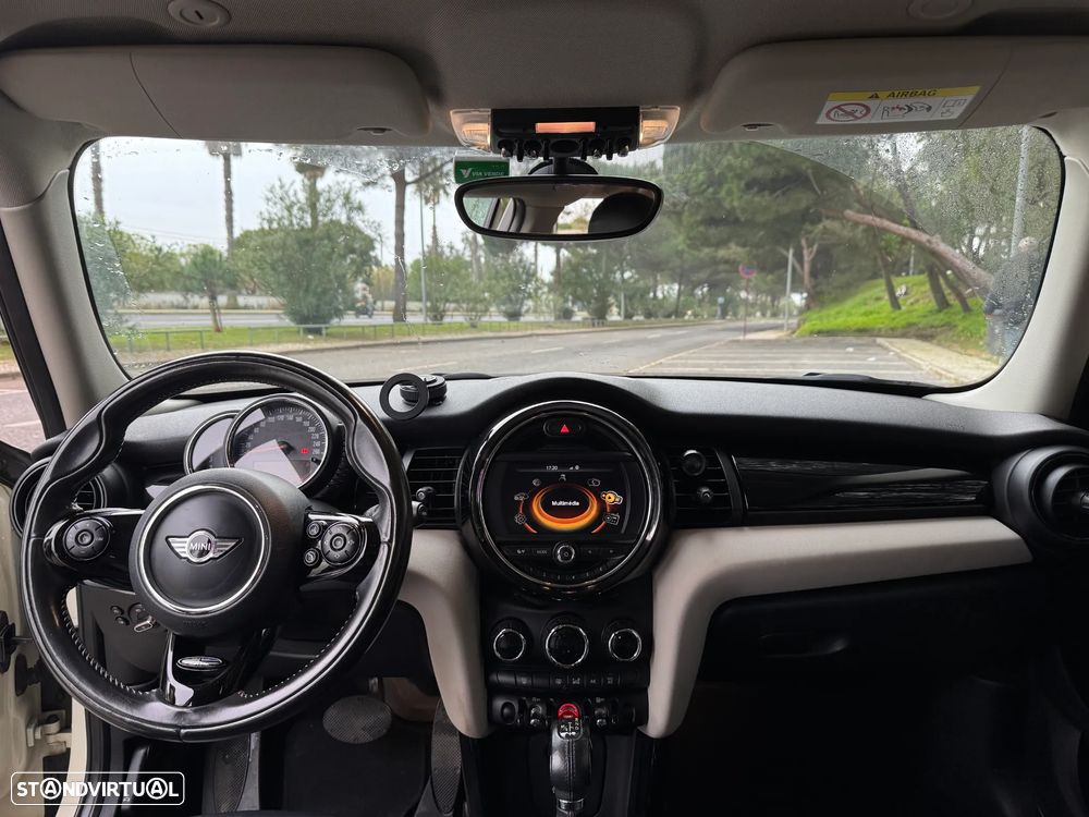MINI 5 Portas Cooper D Auto - 12