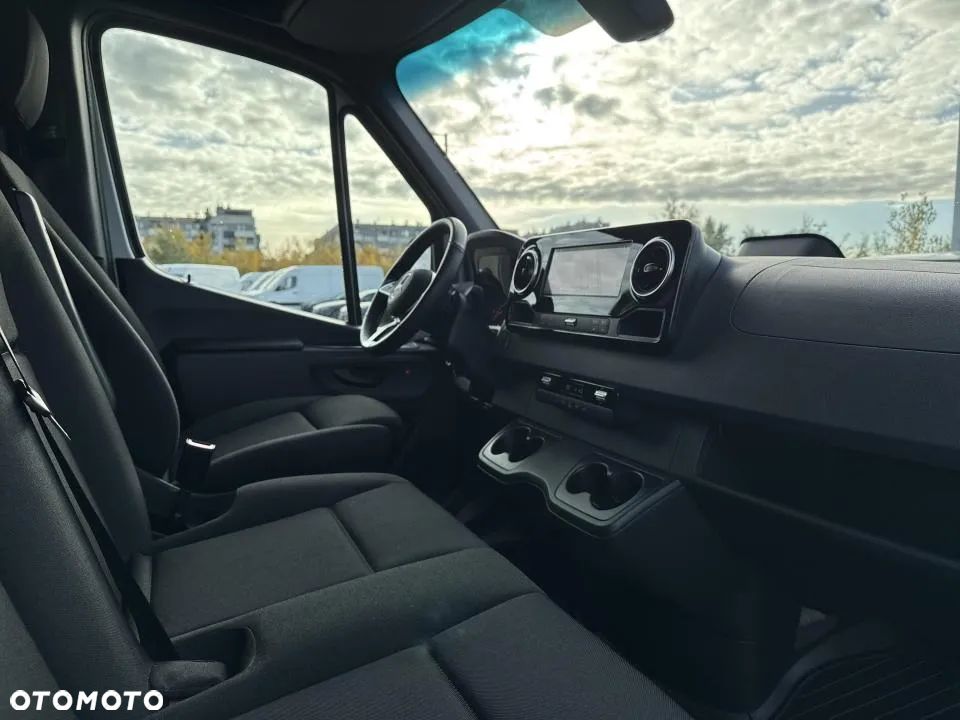 Mercedes-Benz Sprinter - 24
