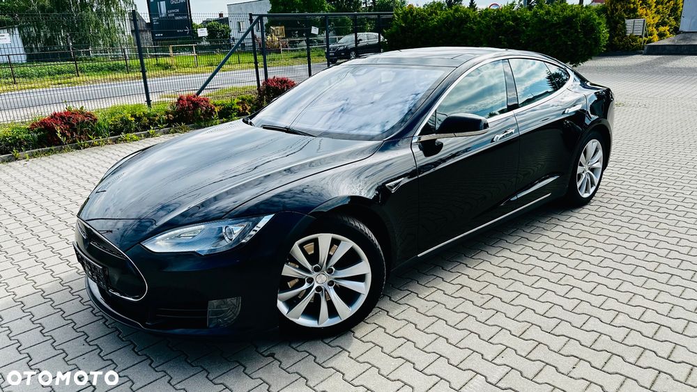 Tesla Model S - 4