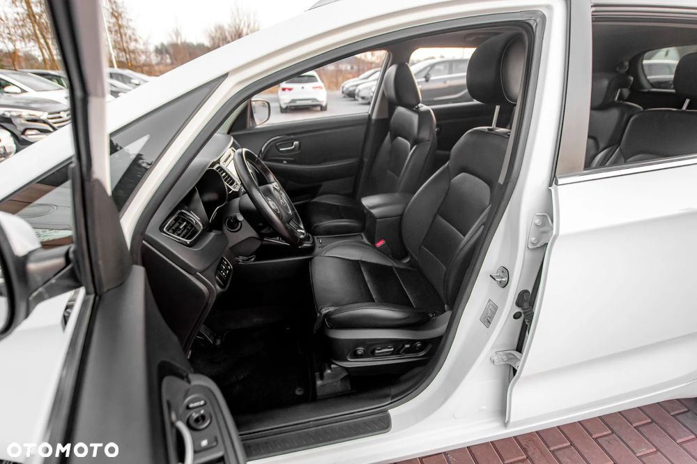 Kia Carens 1.7 CRDi 136 Dream Team Edition - 17