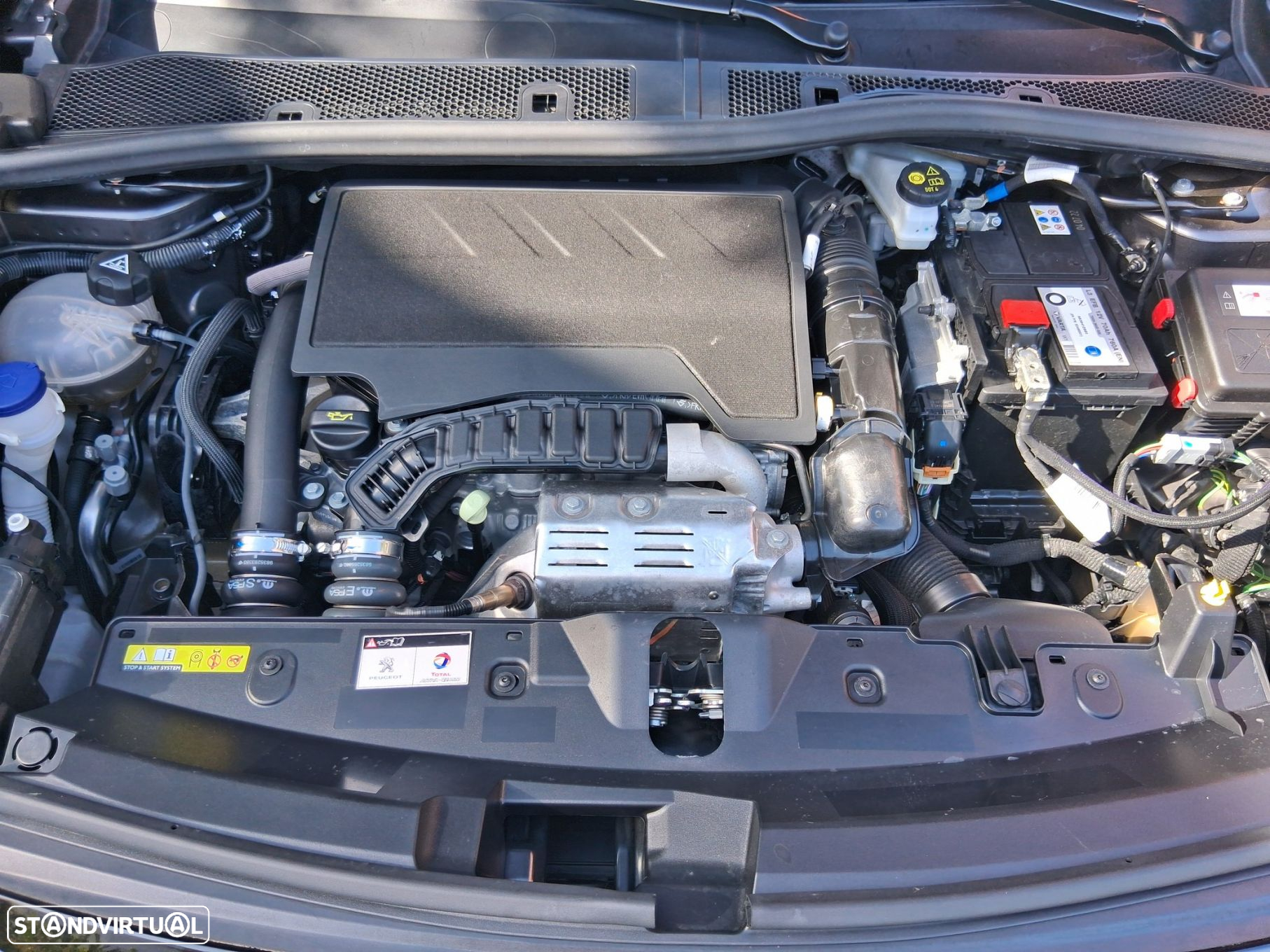 Peugeot 2008 1.2 PureTech Allure EAT8 - 13