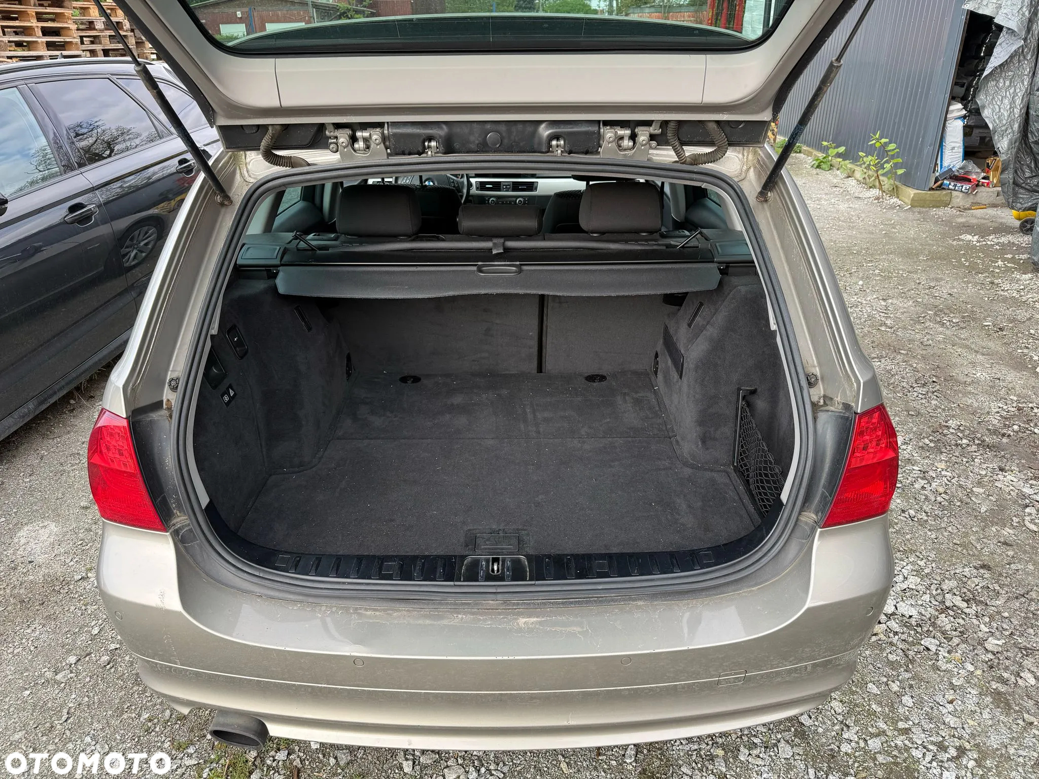 BMW Seria 3 320i Touring - 17