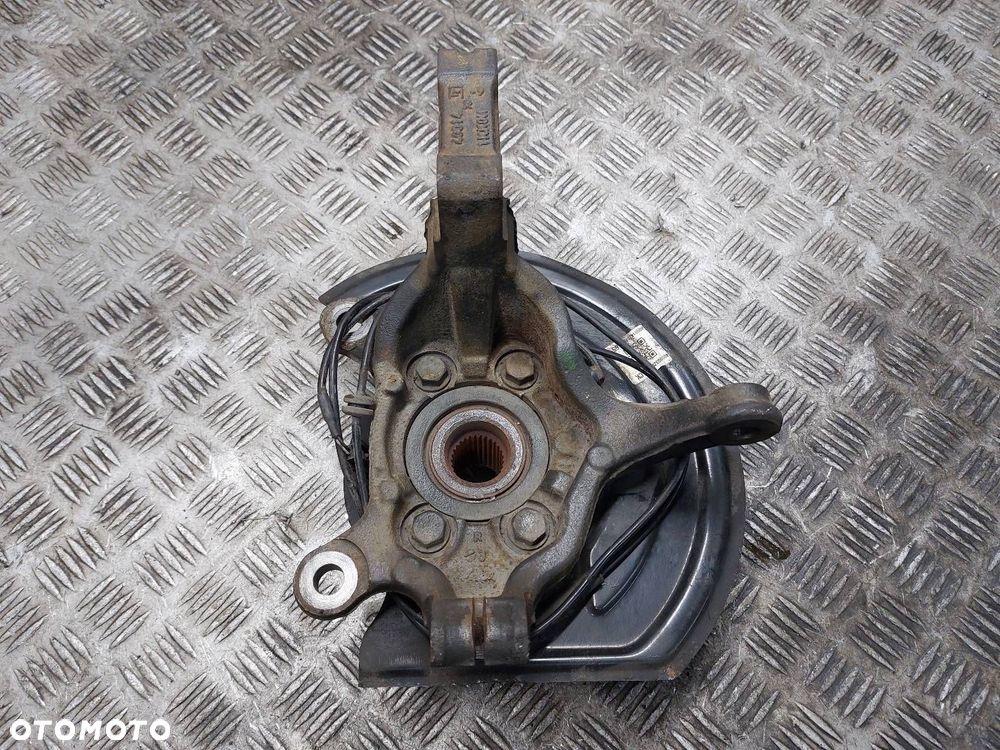 PIASTA ZWROTNICA PRAWY PRZÓD + CZUJNIK ABS NISSAN PULSAR C13 1.5 DCI - 2