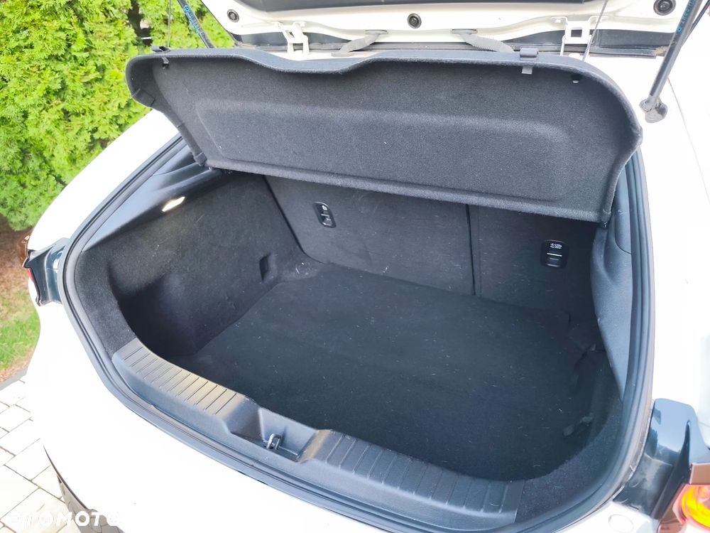 Mazda 3 e-SKYACTIV-G 122 M HYBRID EXCLUSIVE-LINE - 28