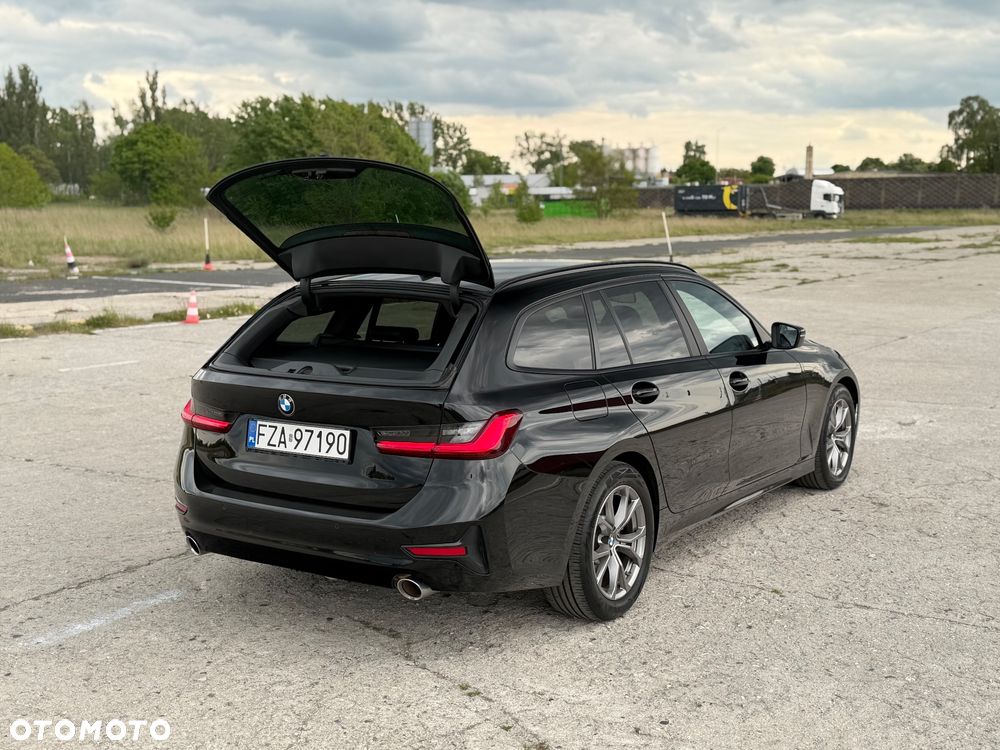 BMW Seria 3 330i Sport Line - 14