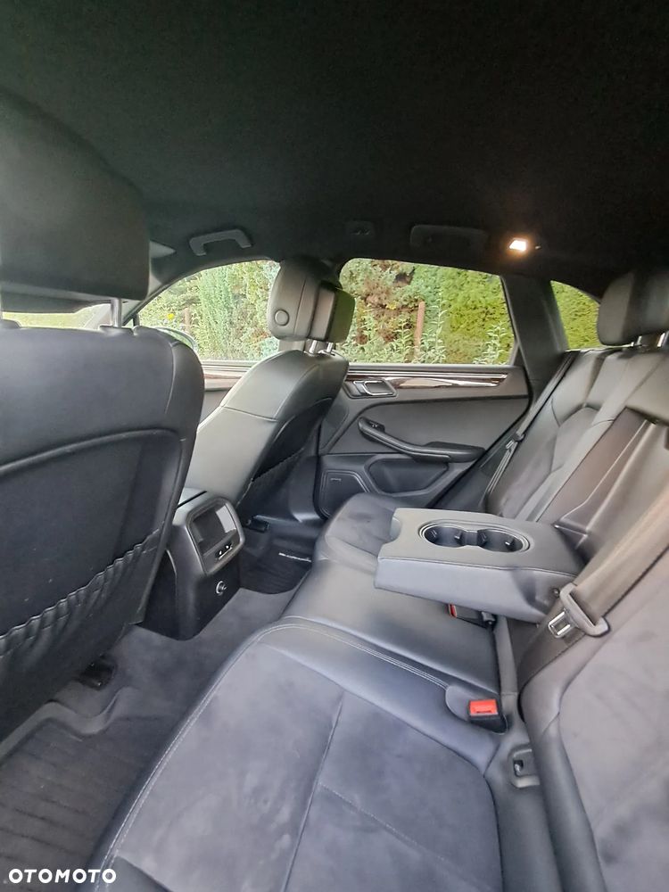 Porsche Macan - 24