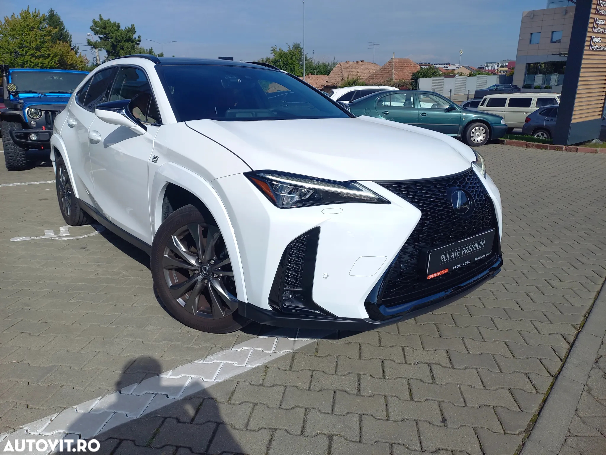 Lexus UX 250h 2.0L HEV 20H- (178 HP) 4X4 CVT F Sport - 2
