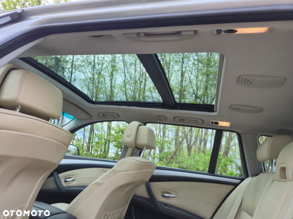 BMW Seria 5 525d xDrive - 15