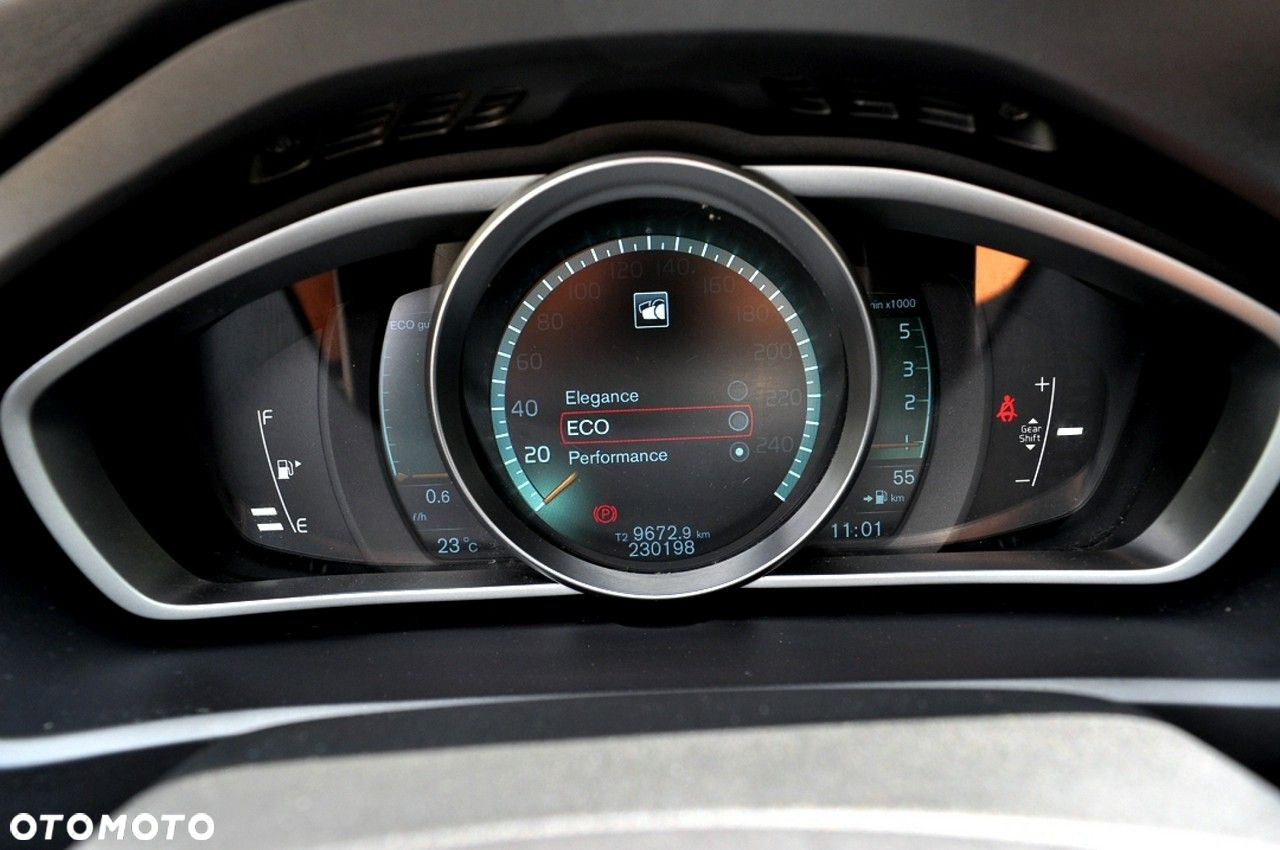 Volvo V40 D2 R-Design Momentum - 23