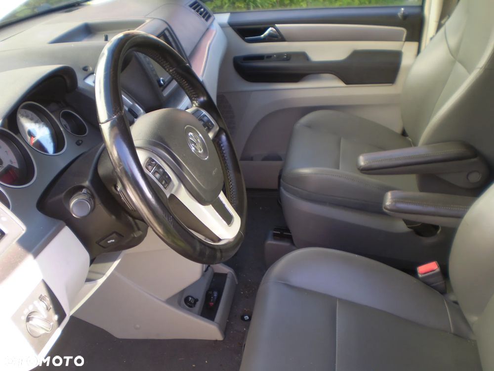 Volkswagen Routan - 7