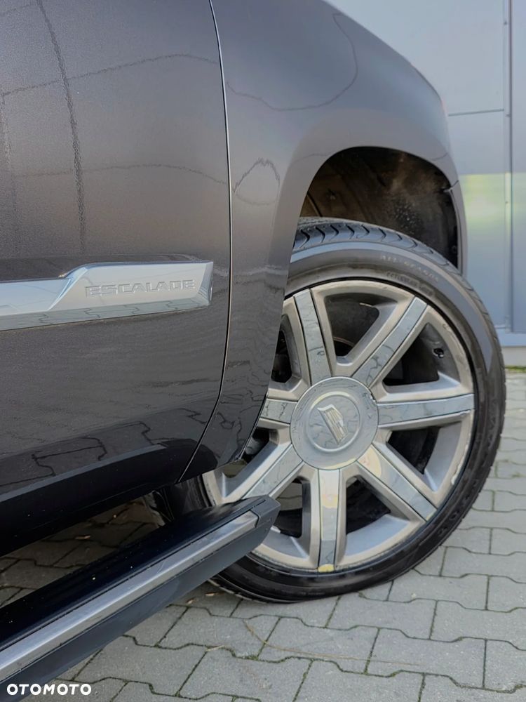 Cadillac Escalade ESV 6.2 V8 AWD AT Premium - 29